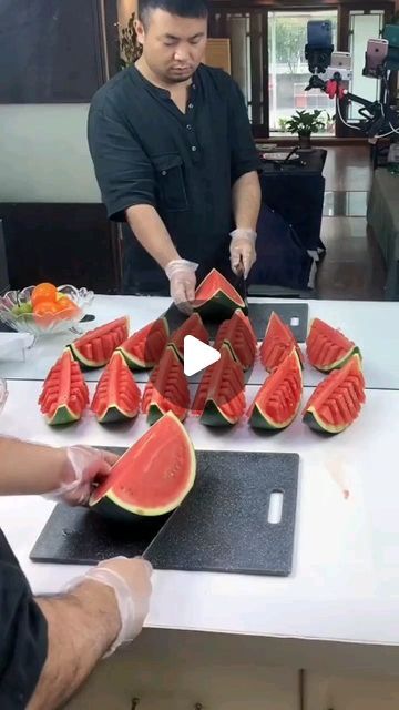 Chefler Platformu on Instagram: "Watermelon Art 🍉🍉😍👏 Awesome idea 💡 Video via 📸 on TT 📽️ by Unknown Kindly DM for Credit or Removal 🙏 🚭NOTE 👇 we don’t own this video/picture, all rights go to their respective owners. If owner is not provided, tagged (meaning we couldn’t find who is the owner), pls dm us with title credit issue, pic/video, owner account and we will respond and we'll give you story shoutout with your video . .♡❤️ ❍✍️    ⎙✅      ⌲📢 ˡᶦᵏᵉ  ᶜᵒᵐᵐᵉⁿᵗ  ˢᵃᵛᵉ     ˢʰᵃʳᵉ DM for credit or a removal request ( no copyright intended) All rights and credits reserved to the respective owner(s): for more content follow @chefler.platformu Get İnspired @chefler.platformu 👩‍🍳🌐👨‍🍳 Global Chefs Page ➡️ @chefler.platformu 💯🫶👩‍🍳🌐👨‍🍳 to see awesome videos @chefler.platformu fol Fruits Decoration, Fruit Platter Designs, Fruit Decoration, Watermelon Art, Watermelon Carving, Amazing Food Decoration, Fruit Decorations, Food Carving, Dandelion Recipes