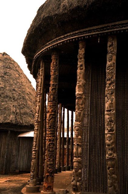 Artagence Castle Africain  Cameroun - Bandjoun  #artagence Africa Architecture, Black Architecture, Architecture Antique, African Architecture, African House, Afrique Art, Ancient Kingdom, Vernacular Architecture, Amazing Buildings