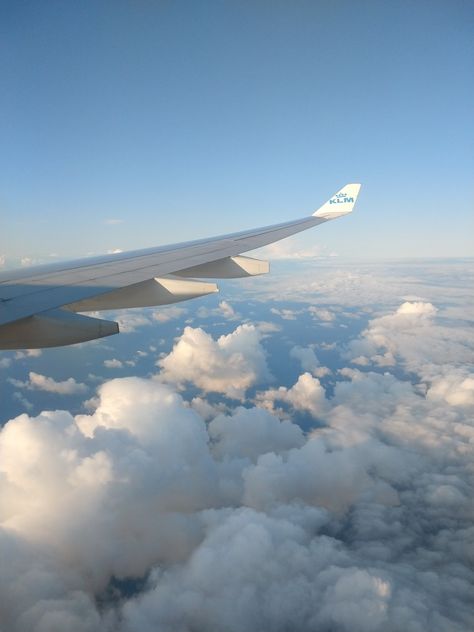 Flying above the fluffy clouds Flying Aesthetic, Swiss Art, Plane Photos, Wings Wallpaper, Airplane Wallpaper, Twenty Twenty, Los Angeles Travel, Lord Of The Flies, Fluffy Clouds