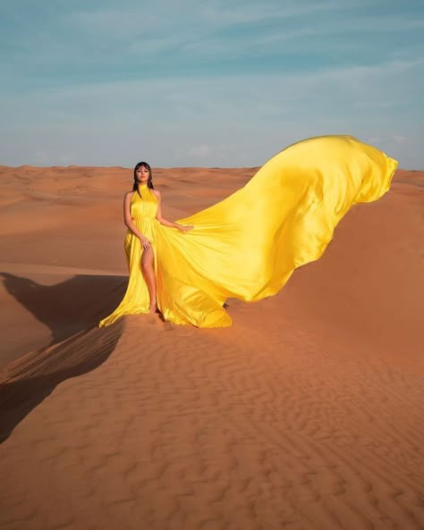 Desert Birthday Photoshoot, Desert Aesthetic Fashion, Desert Family Photoshoot, Flowy Dress Photography, 30th Photoshoot, Abu Dhabi Desert, Desert Photoshoot Ideas, Dresses In Dubai, Dubai Photoshoot