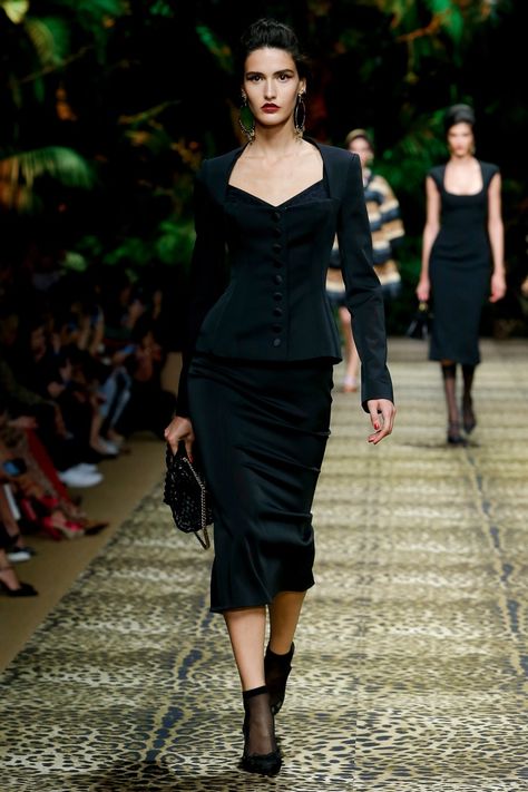 Dolce And Gabbana Runway, Stephane Rolland, Work Dresses For Women, Georges Hobeika, Spring Couture, Catwalk Fashion, Dolce Gabbana Dress, Womenswear Fashion, Milano Fashion Week