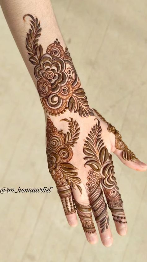 Mehandi Design For Right Hand, Wedding Mendhi Design, Mandhi Design For Girl, Mehendi Designs Back, Trending Mehandi Designs, Mehndi Design Indian, Mehndi Dizain, Right Hand Mehndi Design, Mehndi Designs Arabic