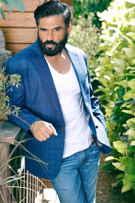 Suniel Shetty, Age Photos, Short Movies, Simpler Lifestyle, Great Tv Shows, Very Happy Birthday, Bollywood Movie, Film Producer, Action Movies