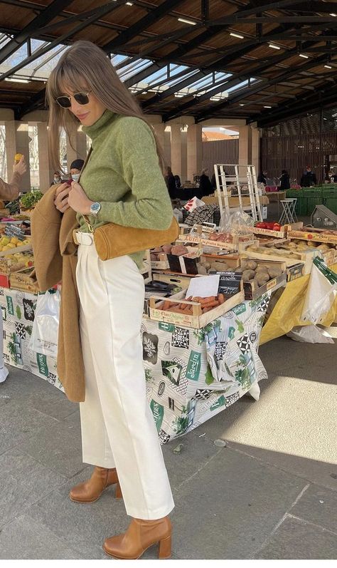 Jean Milburn Outfits, Jeanne Damas Sweater, Red Cardigan Outfit French, Cardigan Outfit Parisian, Sezane Cardigan Outfit, Sydney Winter, Sezane Fall 2022, Vintage Girls Clothes, Scandi Fashion