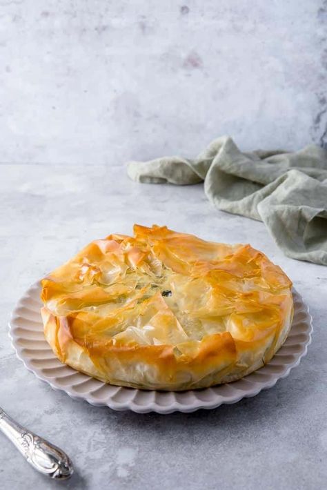 Torta salata con pasta fillo - Ricetta Fatto in casa da Benedetta Easy Spanakopita, Greek Spanakopita, Pasta Fillo, Recipes For Breakfast, Phyllo Dough, Greek Dishes, Savoury Baking, Spinach And Cheese, Baklava