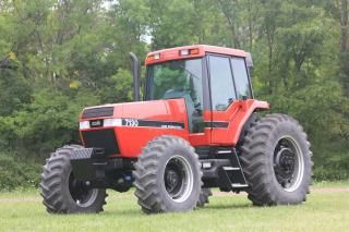 Two-wheel-drive tractors are hot. See what they're going for at auction. | Successful Farimng | http://www.agriculture.com/machinery/used-farm-equipment/auction-sale-prices/twowheeldrive-tracts-are-hot_209-ar29421 International Harvester Tractors, Healthy Fruits And Vegetables, Healthy Garden, Case Ih, International Harvester, Healthy Fruits, Farm Equipment, Agriculture, Tractor