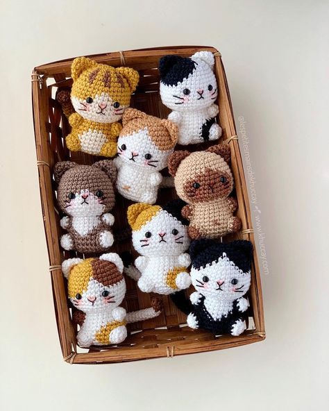 Cat Crochet Ideas, Crochet Portfolio, Plush Yarn Crochet, Ghibli Crochet, One Piece Crochet, Yarn Cat, Crochet Cats, 100 Crochet Stitches, Crochet Store