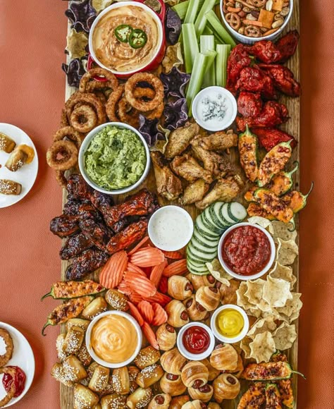 Fry Charcuterie Board, Charcuterie Board Ideas, Charcuterie Inspiration, Snack Board, Superbowl Party Food, Charcuterie Recipes, Sticky Buns, French Fry, Chocolate Chip Banana Bread