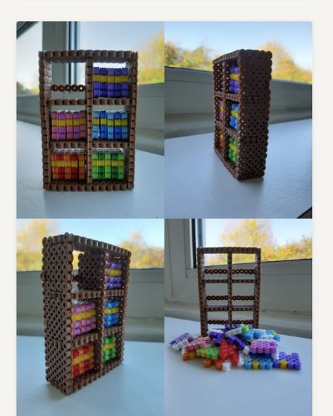 Pyssla Ideas 3d, 3d Hama Beads Patterns, Perler Beads Ideas 3d, 3d Perler Bead Patterns, Minecraft Perler Beads, Bookcase Dollhouse, Minecraft Beads, Bead Knitting, Rainbow Beaded Necklace