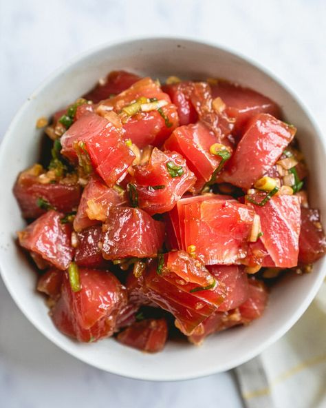 Poke Bowl Receta, Ahi Poke Recipe, Poke Sauce, Poke Recipe, Poke Bowl Recipe, Tuna Poke Bowl, Raw Tuna, Ahi Poke, Raw Salmon