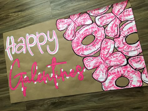 Who doesn’t love a Galentine’s Day banner!?💗🪩❤️💋🤍 #banner #banners #brownpaperbanner Kraft Paper Banner, College Banner, Painted Banners, Painted Banner, Cute Banner, Galentines Day Ideas, Valentines Party Decor, Valentine Banner, Valentines Sign