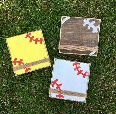 Football Frame, Softball Crafts, Rustic Photo Frames, Baseball Crafts, Wood Craft Patterns, Sports Frames, Wood Block Crafts, Baseball Pictures, Block Craft