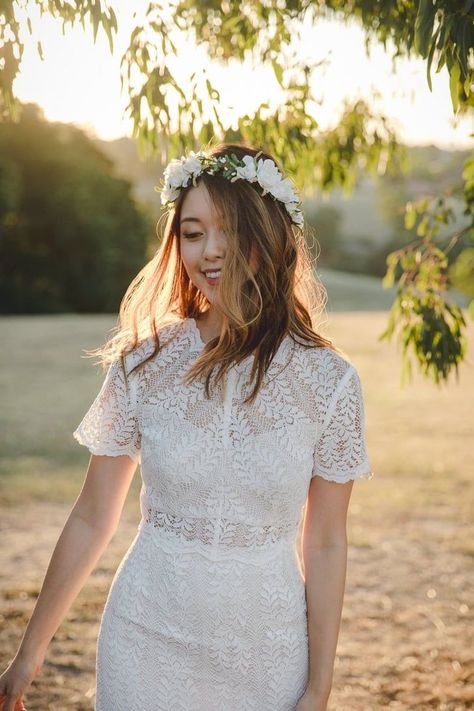 Wedding Veil Alternatives From Etsy Types Of Wedding Gowns, Bridal Wedding Flowers, Wedding Flower Crown, Bridal Cap, Boho Headpiece, Romantic Wedding Hair, Bride Veil, Boho Beach Wedding, Bridal Tops