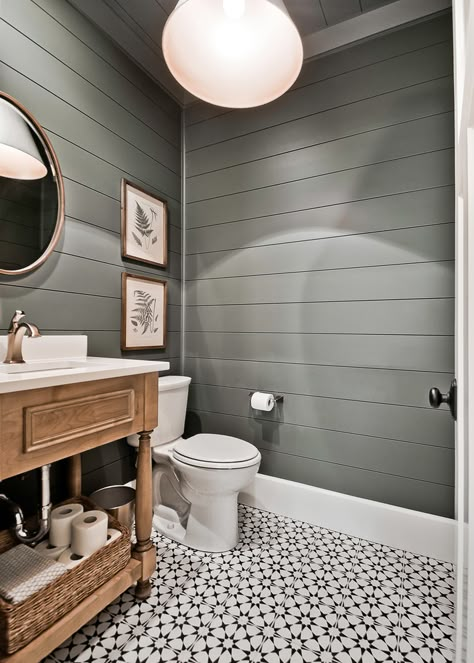 Half Bathroom Ideas Black And White, Black Shiplap Bathroom, Half Bath Remodel Ideas, Diy Cozinha, Farmhouse Powder Room, Industrial Farmhouse Bathroom, Bathroom Farmhouse Style, Bad Inspiration, Craftsman Style Home