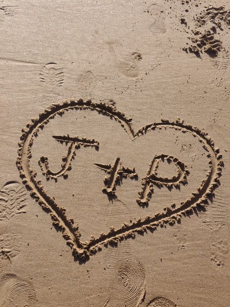 Letters J + P drawn in the sand P Letter Wallpaper Black, J Wallpaper, I Love J, J Letter Images, P Tattoo, Best Friends Forever Images, Pink Wallpaper Girly, Couples Quotes Love, Bts Aesthetic Wallpaper For Phone