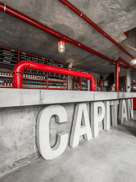 Capitán Central Brewery / Guillermo Cacciavillani.Bar Makers Meja Industrial, Brewery Design, Vintage Loft, Industrial Apartment, Nightclub Bar, Pub Design, Industrial Bedroom, Industrial Bar, Industrial Livingroom