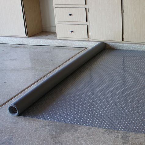 Clean Garage Floor, Rubber Garage Flooring, Vinyl Garage Flooring, Garage Flooring Options, Garage Floor Mat, Accessible House, Diy Driveway, Garage Mats, Garage Boden