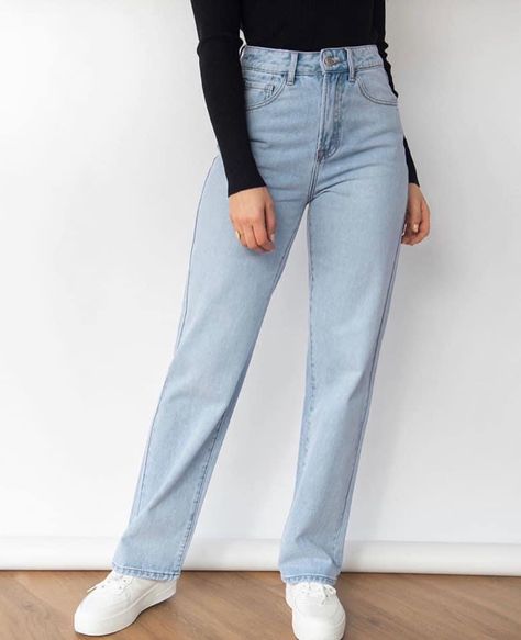 Straight Cut Jeans Outfit, Light Blue Jeans Outfit, Denim Ootd, Straight Jeans Outfit, Wide Leg Jeans Outfit, Basic Essentials, Blue Jean Outfits, Jeans Outfit Women, Everyday Casual Outfits