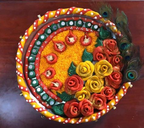 Navratri Aarti Dish Decoration, Arti Dish Decoration Ganpati, Mataki Decoration Idea, Diya Thali Decoration Ideas, Navratri Arti Thali Decoration, Arati Plate Decoration, Aarti Dish Decoration, Unique Aarti Thali Decoration Ideas For Ganpati, Thali Decoration Ideas For Competition