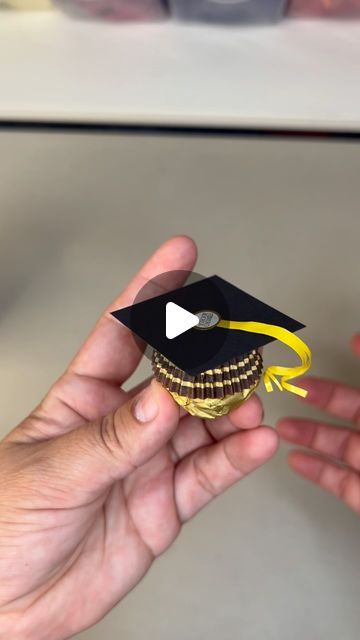 Gaby Ibarra on Instagram: "Graduation ideas #gabystips #diy  #diyproyects #grad #graduation #graduacion #crafts" Ideas Para Graduacion, 2024 Graduation, Graduation Ideas, May 7th, May 7, Sweet 16, Costa Rica, On Instagram, Quick Saves