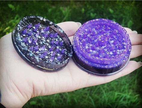 Two toned resin grinder Resin Grinder, Epoxy Resin