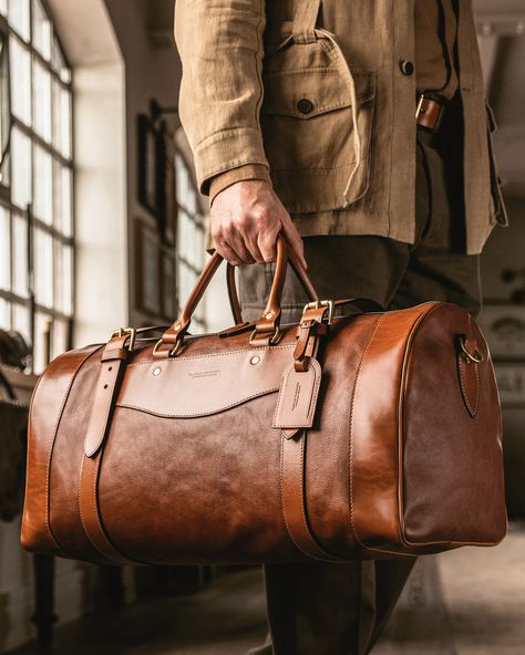 Vintage Leather Travel Bag, Cambridge Mill, Leather Duffle Bag Men, Luxury Luggage, Bag Styles, Mens Bags Fashion, Leather Duffel Bag, Sustainable Bag, Leather Weekender Bag