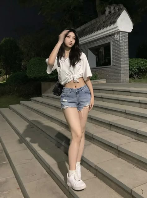 Kpop Shorts Outfit, Women Short Outfits, Monica Robles, Aesthetic Ropa, Cute Outfits With Shorts, Group Outfits, Shirt Outfits, Pretty Shorts, Style Korea