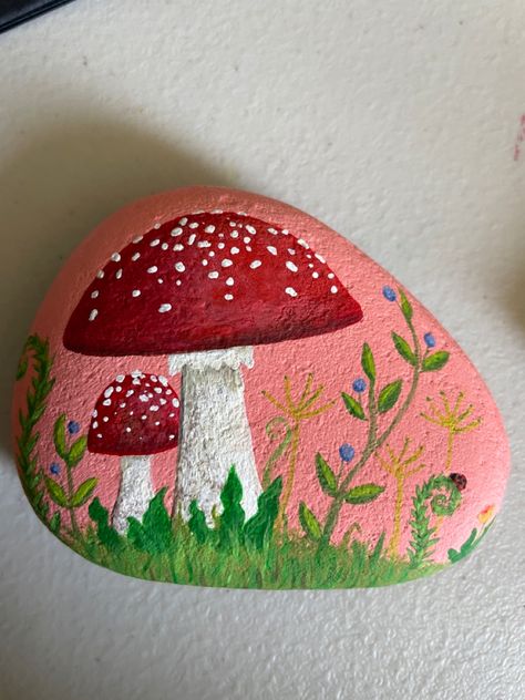 Fairy Garden Rock Painting, Big Stone Painting, Rock Ideas Painting, Fairy Rock Painting, Easy Rock Painting Ideas For Beginners, Mushroom Rock Painting, Stone Painting Ideas, Rock Art Ideas, Painted Garden Rocks