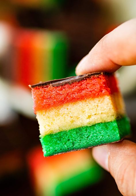 How to Make Classic Italian Rainbow Cookies Recipe - CucinaByElena Seven Layer Cookies, Rainbow Cookies Recipe, Italian Rainbow Cookies, Gluten Free Italian, Bagel Shop, Vegan Italian, Rainbow Cookies, Italian Cookies, Homemade Italian