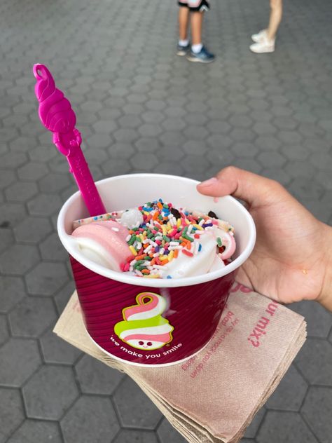 Menchies Frozen Yogurt Aesthetic, Frozen Yogurt Aesthetic, Sweet Frog Frozen Yogurt, Menchies Frozen Yogurt, Sweet Frog, Fro Yo, Chocolate Covered Fruit, Food Babe, Frozen Yogurt