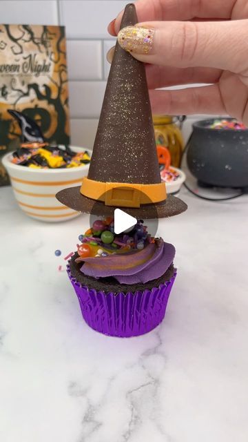 Witch Cake Ideas, Witch Hat Cupcakes, Fall Party Drinks, Witches Tea, Halloween Party Planning, Rachel Lindsay, Halloween Sugar Cookies, Sugar Cones, Diy Snacks