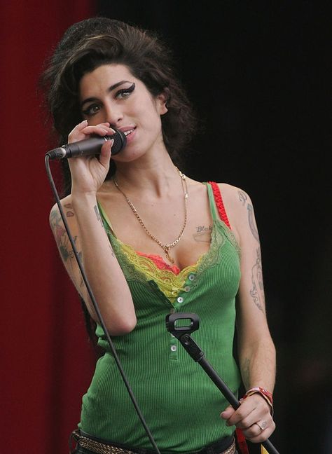 Amy Winehouse Will Be Remembered With A New Street Art Trail And Exhibition In London Amy Winehouse Documentary, Patrick Wayne, Amy Winehouse Style, Celebrities Who Died, Glastonbury Festival, Ella Fitzgerald, Girls Rules, Janis Joplin, James Dean