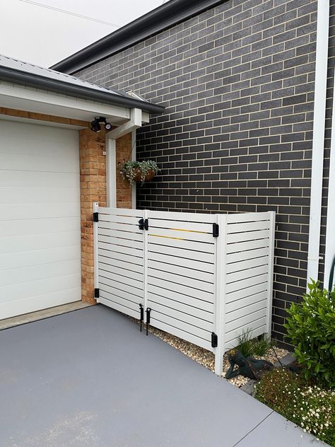 Hide Utilities Outside, Wheelie Bin Screen, Bin Screening Ideas, Hide Garbage Cans Outside, Garbage Bin Enclosure, Bin Enclosure, Trash Enclosure, Trash Can Storage Outdoor, Air Conditioner Cover Outdoor