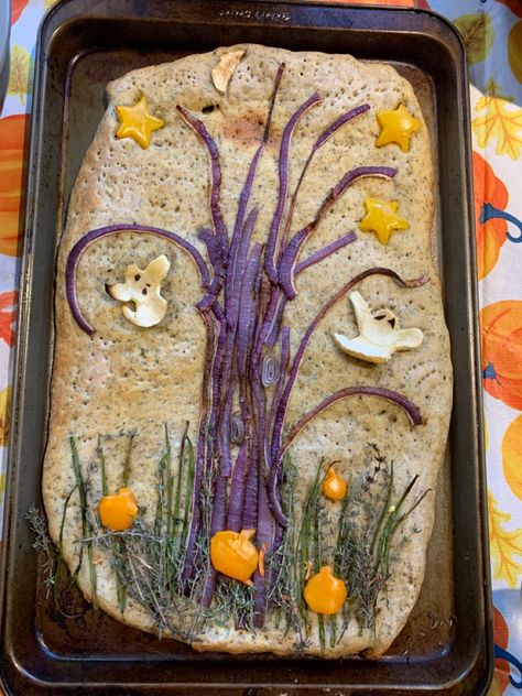 The moon is high with ghosts in the sky! Foccacia Bread Halloween, Halloween Foccacia, Spooky Bread, Halloween Focaccia, Foccacia Bread, The Sky, The Moon, Halloween Party, Bread