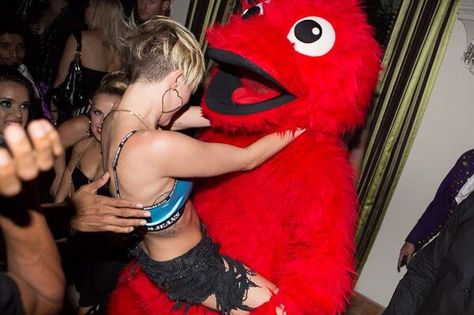 Pin for Later: Miley Cyrus Is Back in Action, and She's Twerking Up a Storm Whatever This Thing Is Source: Twitter user MileyCyrus Miley Cyrus Crazy, Miles Cyrus, Miley Cyrus 2013, Miley Cyrus Hair, Hair Evolution, Disney Stars, Star Images, Party Photos, Red Carpet Fashion