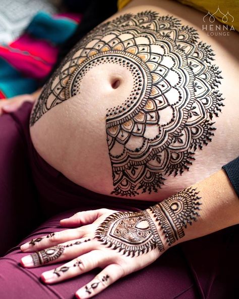 Thigh Henna, Belly Henna, Pregnant Belly Painting, Leg Henna, Mehndi Style, Pregnancy Belly, Modern Henna, Full Hand Mehndi, Modern Mehndi Designs