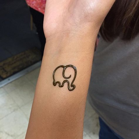 Hanna Tattoo, Cool Henna, Henna Elephant, Small Henna Tattoos, Small Henna Designs, Henne Tattoo, Tattoo On Wrist, Cute Henna Designs, Cute Henna Tattoos