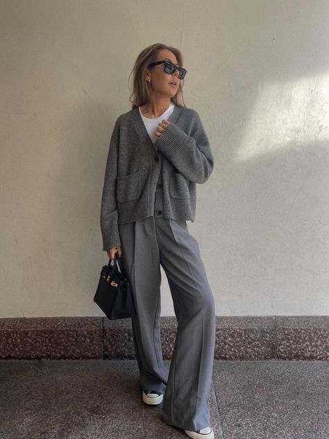 Transitional winter and spring outfits.   photo credit: @alexadagmar How To Style A Cardigan, Outfits With Grey Cardigan, Business Chic Outfits, Adidas Samba Outfits, Grey Pants Outfit, Samba Outfits, Adidas Samba Outfit, Samba Outfit, Chic Business Casual