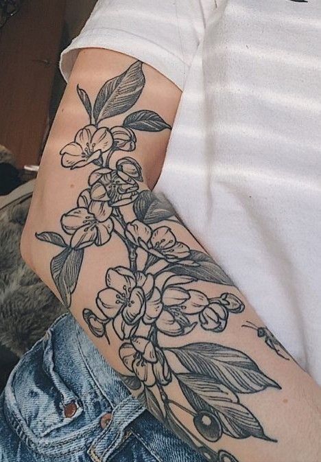 Ironman Tattoo, Spade Tattoo, Floral Tattoo Sleeve, Botanical Tattoo, Feminine Tattoo, Dragonfly Tattoo, Dainty Tattoos, Black Ink Tattoos, Piercings And Tattoos