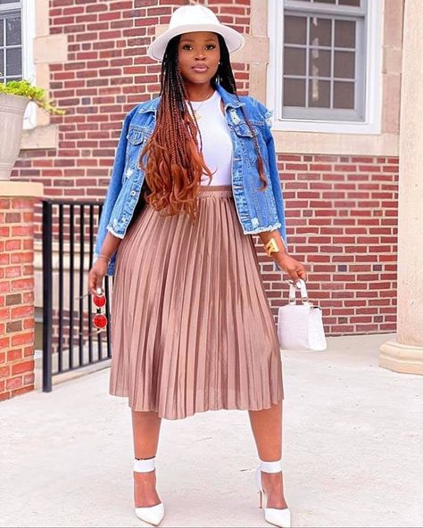 Pink Pleated Skirt Outfit, Pleated Skirt Outfit, Modest Dresses Fashion, Pink Pleated Skirt, Mid Size Fashion, Queen Outfit, Stylish Work Attire, African Fashion Women Clothing, Stylish Work Outfits