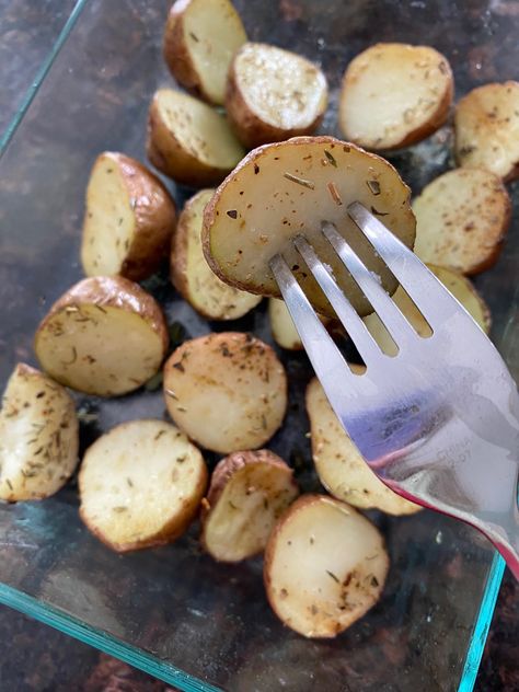 Try these Red Potatoes in the Microwave for a quick and easy side dish. Perfectly cooked in the microwave, you can top them with any seasonings you love. Microwave Red Potatoes Filling and delicious, these red potatoes really hit the spot. And you can make them in minutes in the microwave. How easy is that?! No need to peel, just place red potatoes in a microwave-safe container and top with slices of butter. Cover container and heat in microwave until potatoes are fork tender. Yum! Once the ... Microwave Roasted Potatoes, Red Potatoes Microwave, Gold Potato Recipes, Baked Red Potatoes, Recipes Microwave, Water Cornbread, Hot Water Cornbread, Red Potato Recipes, Baked Apple Recipes