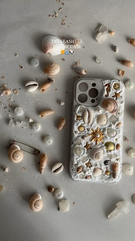 Memor phone case decoden diy seashell Memor Phone Case, Seashell Case, Seashell Phone Case, Make A Phone Case, Seashell Art Diy, Decoden Diy, Diy Phone Case Design, Summer Phone Cases, Shells Diy