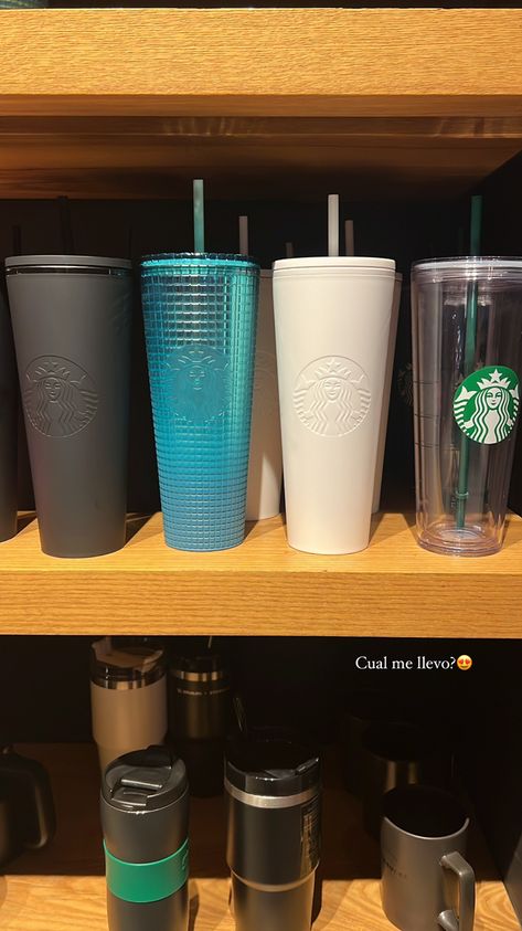 Starbucks Tumbler Aesthetic, Starbucks Cup Aesthetic, Vaso Starbucks, Starbucks Bottles, Starbucks Tumbler Cup, Pizza Fries, Instagram Captions Clever, Hello Kitty Crafts, Coffee Queen