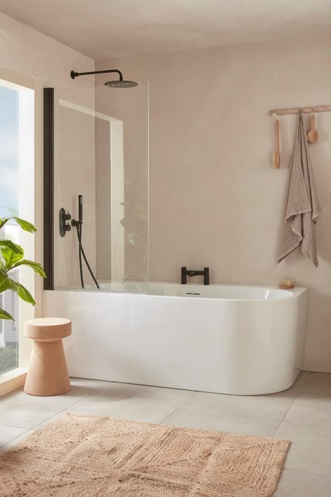 Neutral bathrooms: design ideas and inspiration 2 Person Bathtub Shower Combo, Double Ended Bath With Shower Over, Corner Bath Bathroom Ideas, Modern Corner Bathtub Ideas, Over Bath Shower Ideas, Bath And Shower Separate, Narrow Bathroom Ideas With Tub, Deep Bathtub Shower Combo, Free Standing Bath Tub Ideas