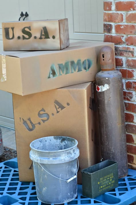 Call of Duty Birthday Ideas. We made "covers" with pieces of plywood and stacked boxes in front of them that said USA or AMMO on them and then covered them with some brush we cut down in the woods. These “covers” were all over the yard and throughout the woods. Camo Birthday Party Ideas, Army Themed Birthday, Soldier Party, Camo Birthday Party, Camouflage Party, Army Birthday Parties, 4de Verjaardag, Camo Party, Camo Birthday