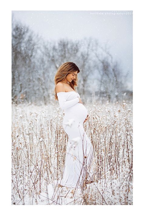 Snow Maternity Photos, Winter Pregnancy Photoshoot, Reveal Photoshoot, Winter Maternity Pictures, Winter Maternity Shoot, Maternity Photography Winter, Winter Family Photoshoot, Maternity Winter, Winter Maternity Photos