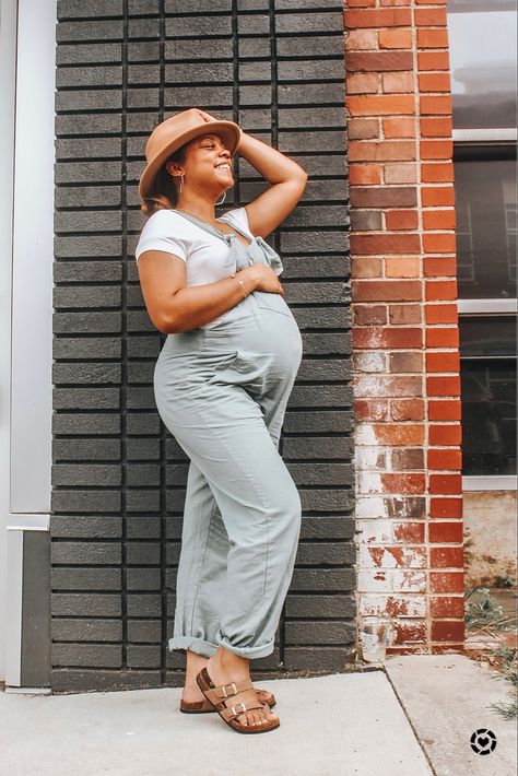 Green Tie Front Maternity Jumpsuit Curvy Maternity Outfits, Midsize Pregnancy, Plus Size Maternity Outfits, Maternity Overalls Outfit, Curvy Pregnancy Fashion, Maternity Outfits Spring, Maternity Jumpsuit Outfit, Triplet Pregnancy, Modest Maternity