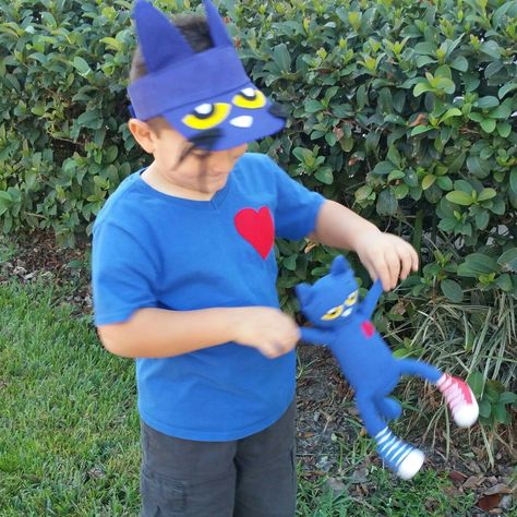 Pete the Cat DIY Costume Diy Pete The Cat Costume, Cat Diy Costume, Book Parade Ideas, School Dress Up Days, Pete The Cat Costume Diy, Book Parade, Pete The Cat Costume, Cat Costume Diy, Character Day