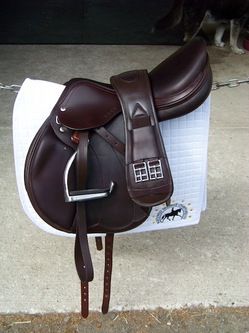 Amerigo Monoflap Jump Saddle Horse Saddles English, Jump Saddle, Horse Saddle Pads English, English Saddles, English Saddle Pads, Equestrian Clothes, Horse Brown, Saddleseat Equitation, Brown Dressage Saddle