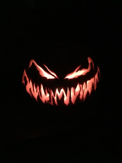 Cool Pumpkin Carving Ideas Scary, Jack O Latern Ideas Cool, Terrifying Pumpkin Carving, Creepy Jack O Lantern Faces, Jack O Lantern Cute, Jack Lantern Ideas, Jack O Lanterns Ideas, Vampire Jack O Lantern, Scary Pumpkin Carvings